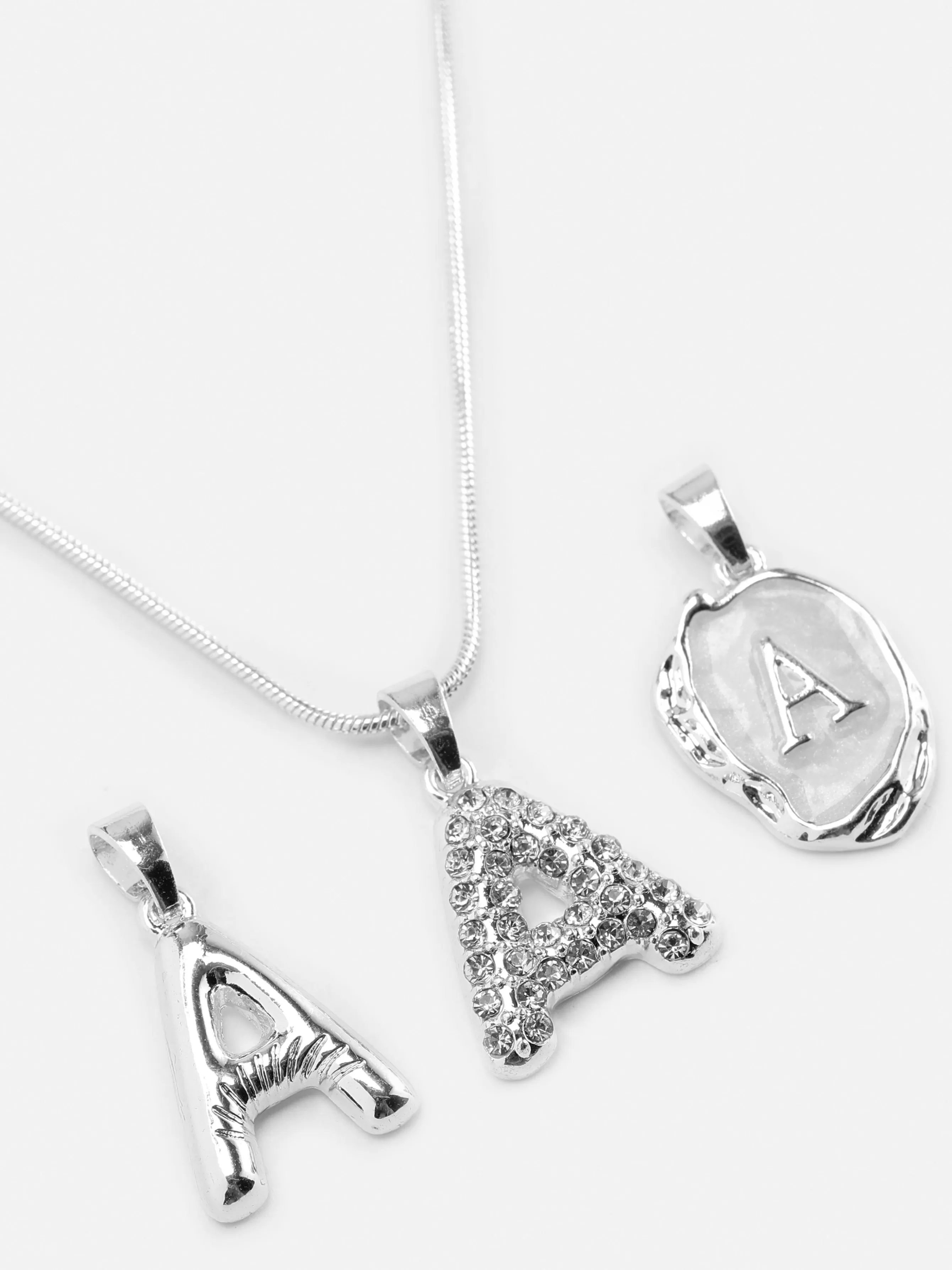 Best Sale Primark Collier Initiales à Pendentifs Multiples Blanc