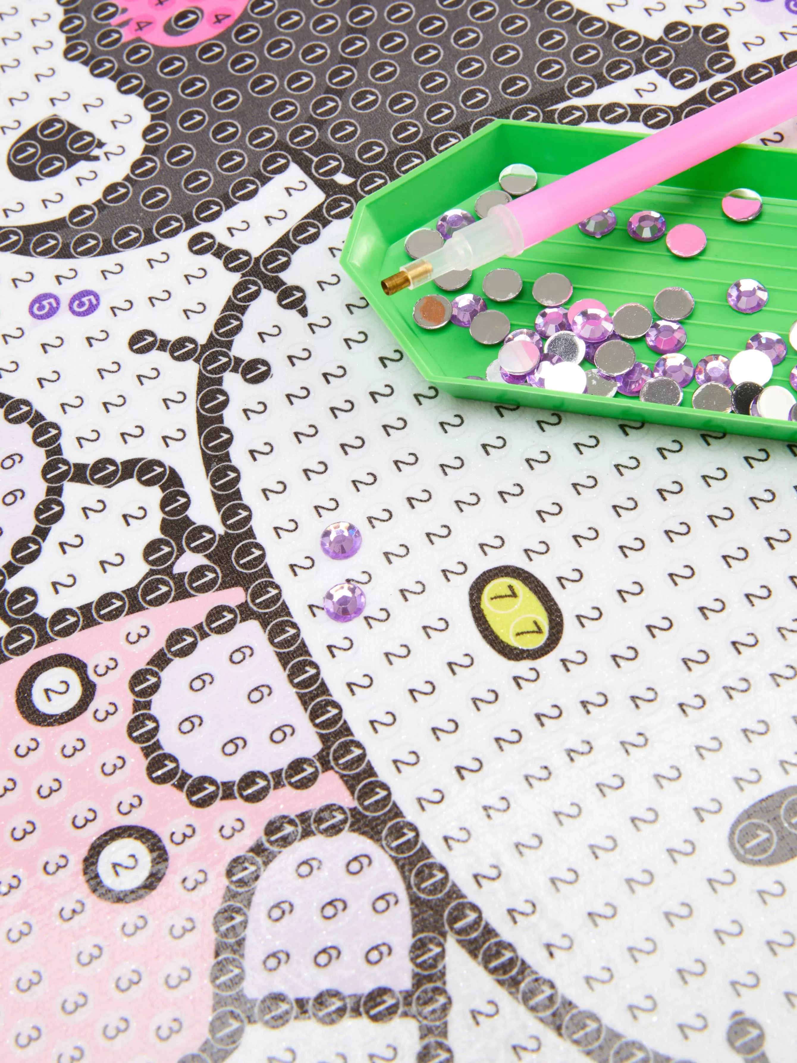 Shop Primark Kit Broderie Diamant Par Numéro Hello Kitty Et Kuromi Rouge