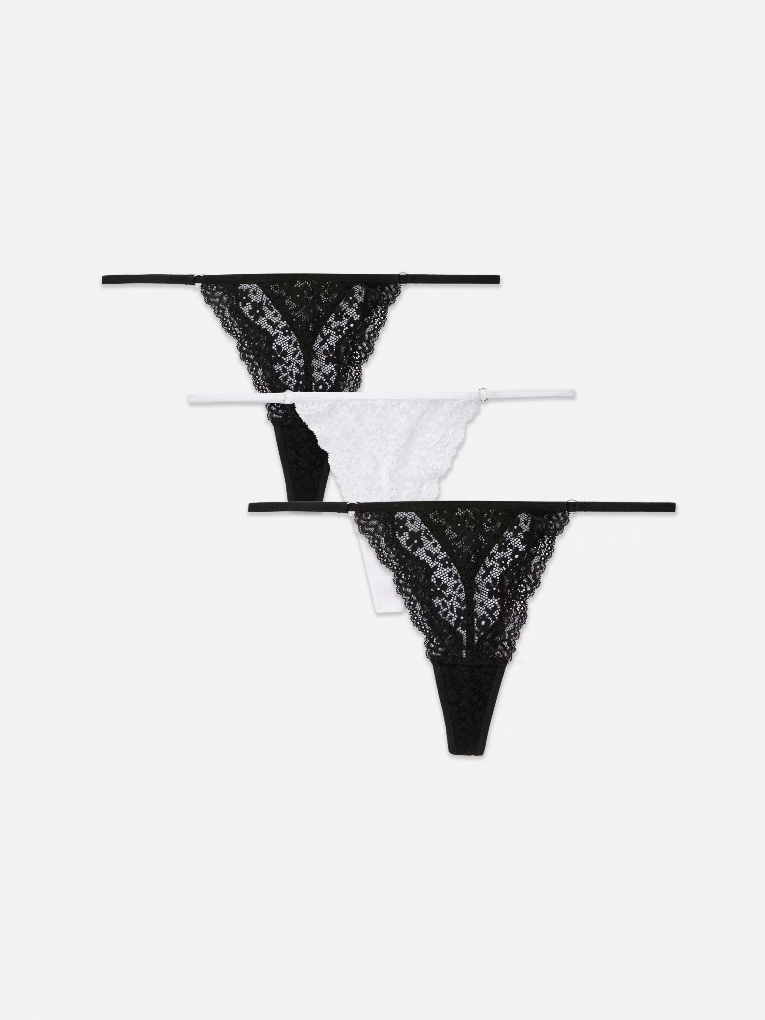 Shop Primark Lot De 3 Strings En Dentelle Essential Noir/Blanc