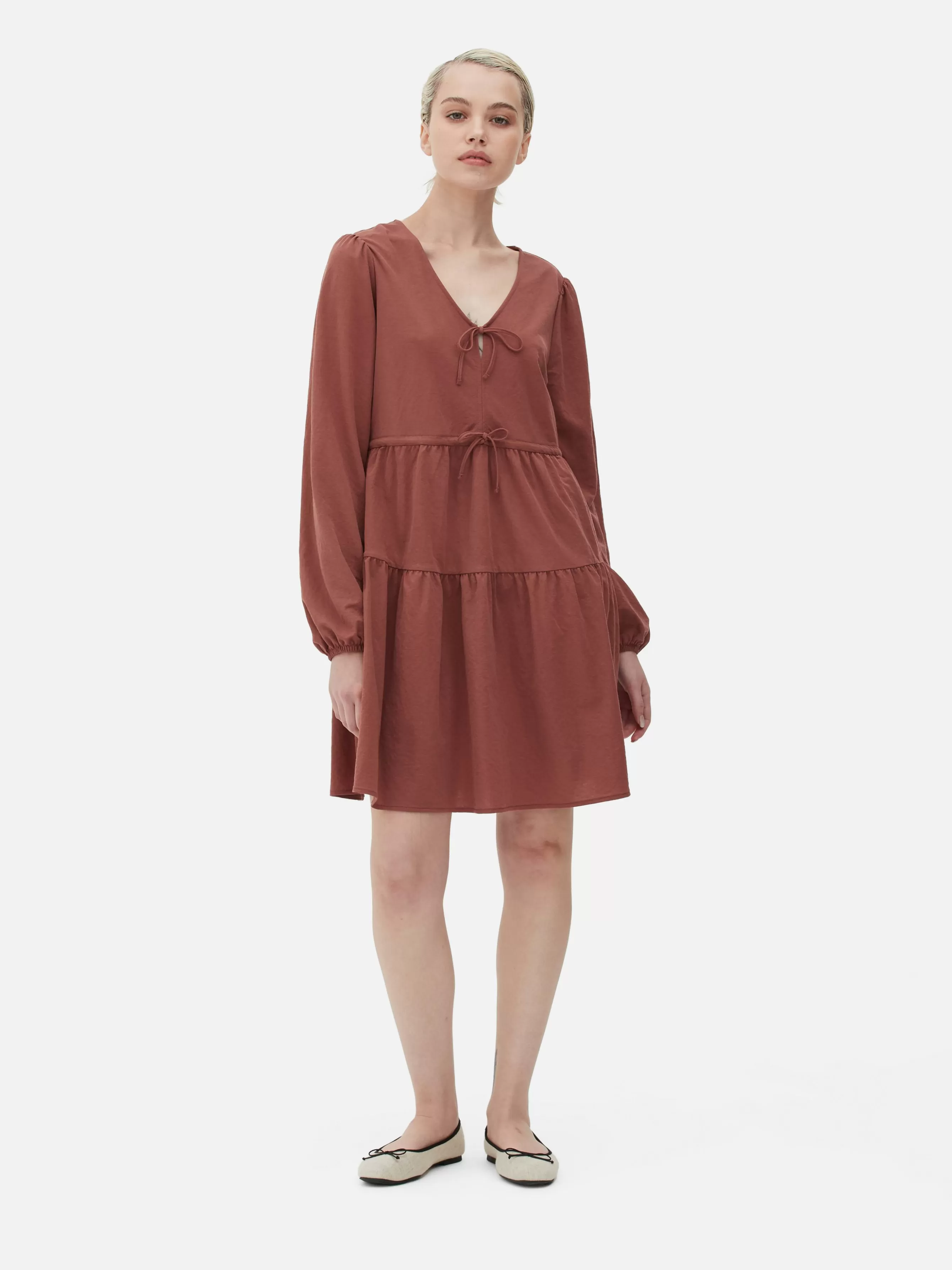 Outlet Primark Mini Robe à Smocks Avec Col En V Et Liens à Nouer Rose poudré