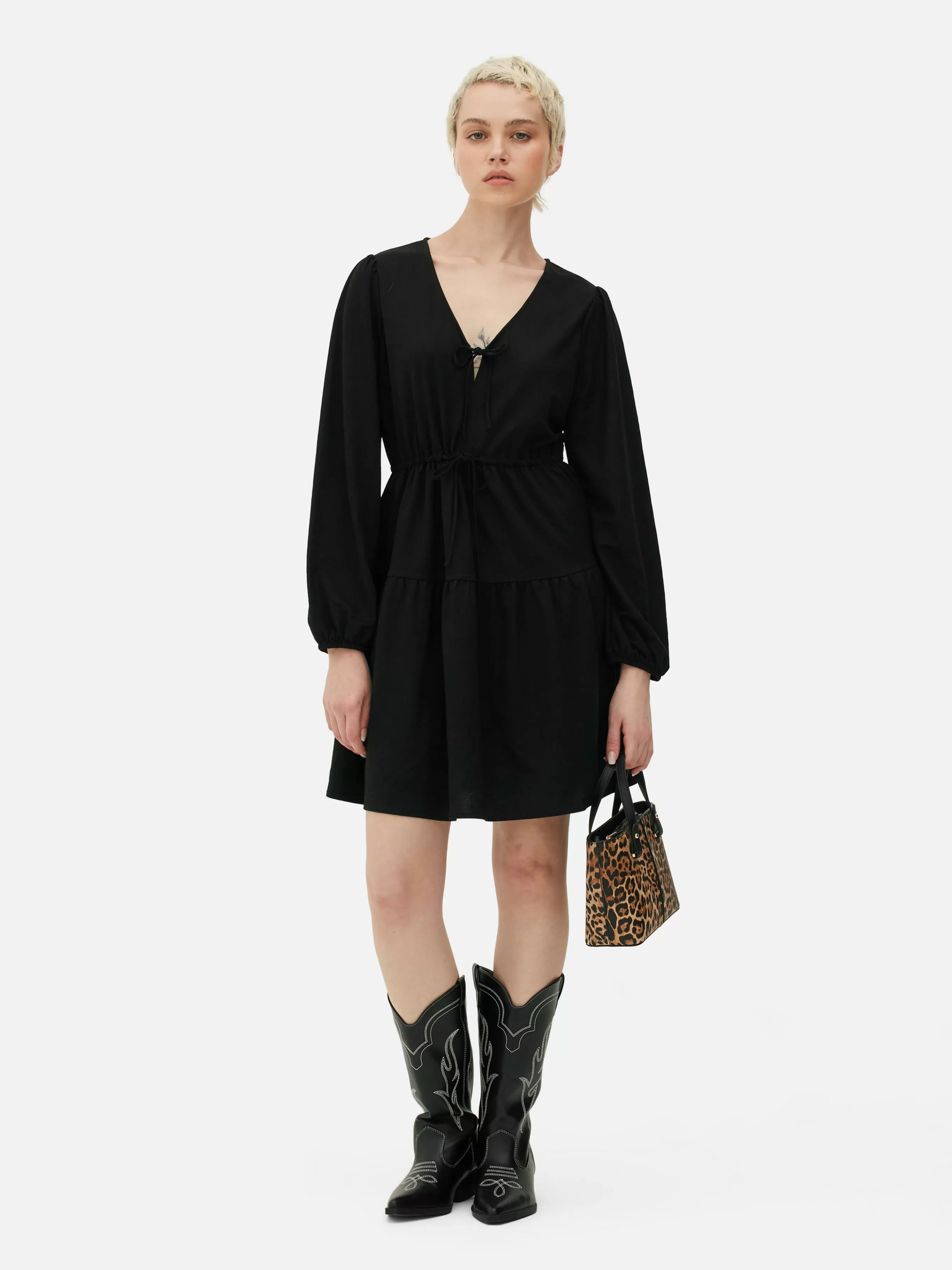 New Primark Mini Robe à Smocks Avec Col En V Et Liens à Nouer Noir