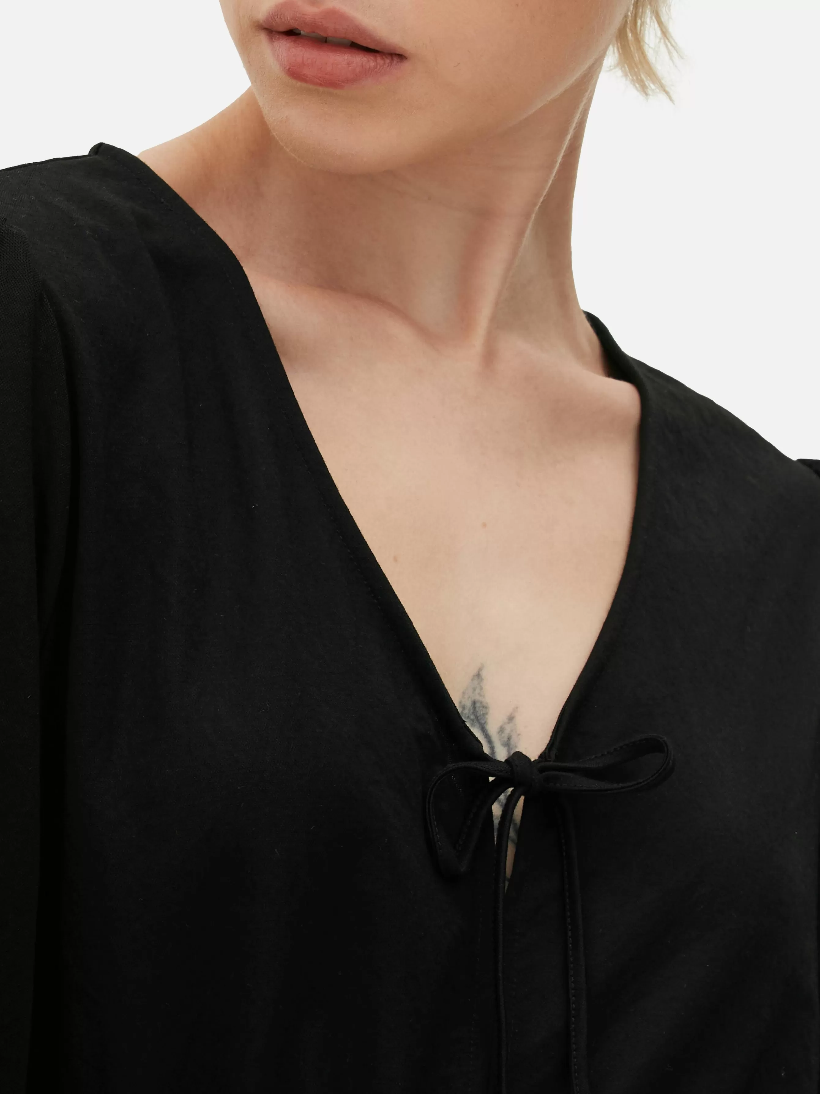 New Primark Mini Robe à Smocks Avec Col En V Et Liens à Nouer Noir