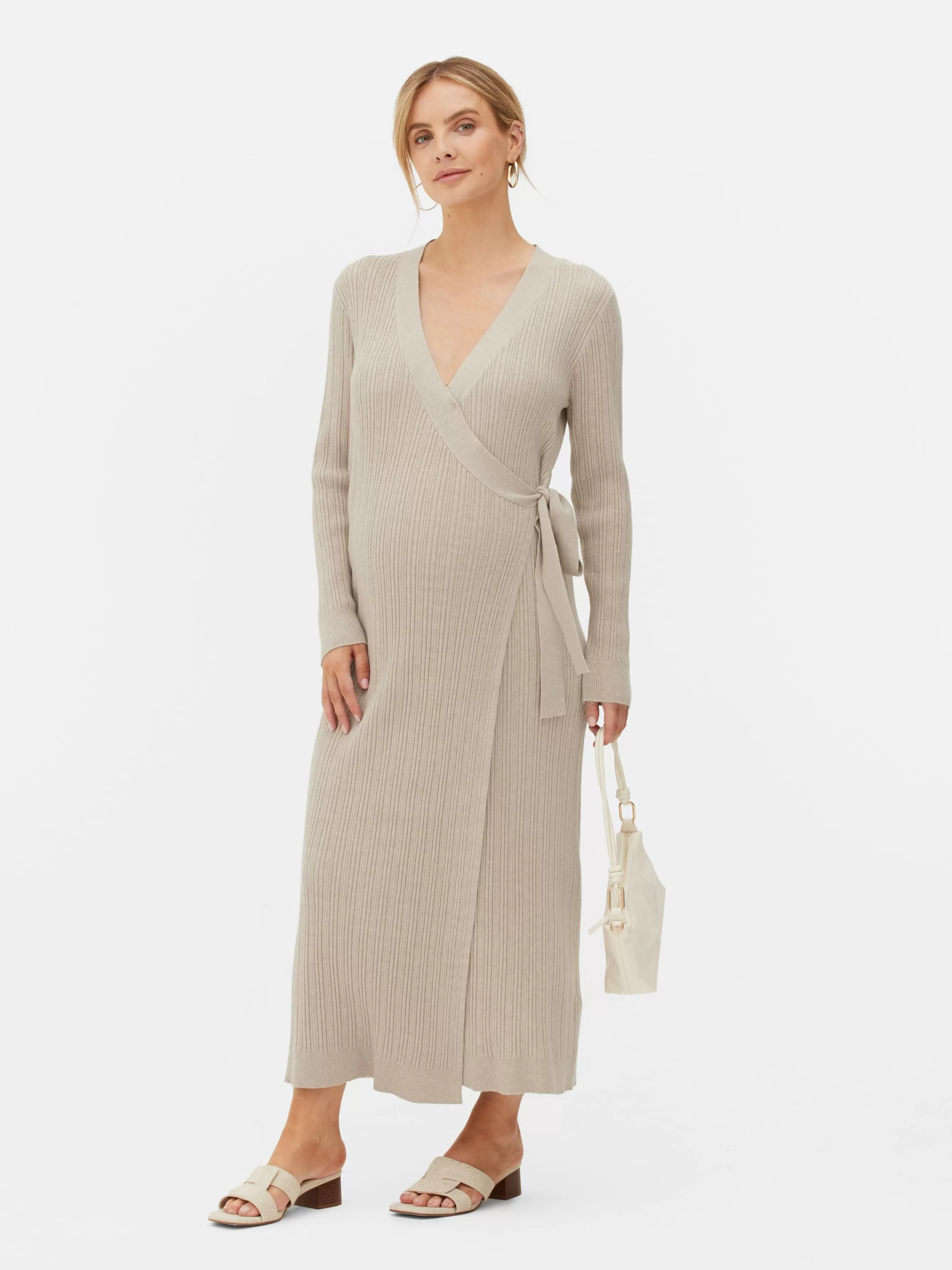 Shop Primark Robe Portefeuille De Maternité Mi-longue En Maille Beige