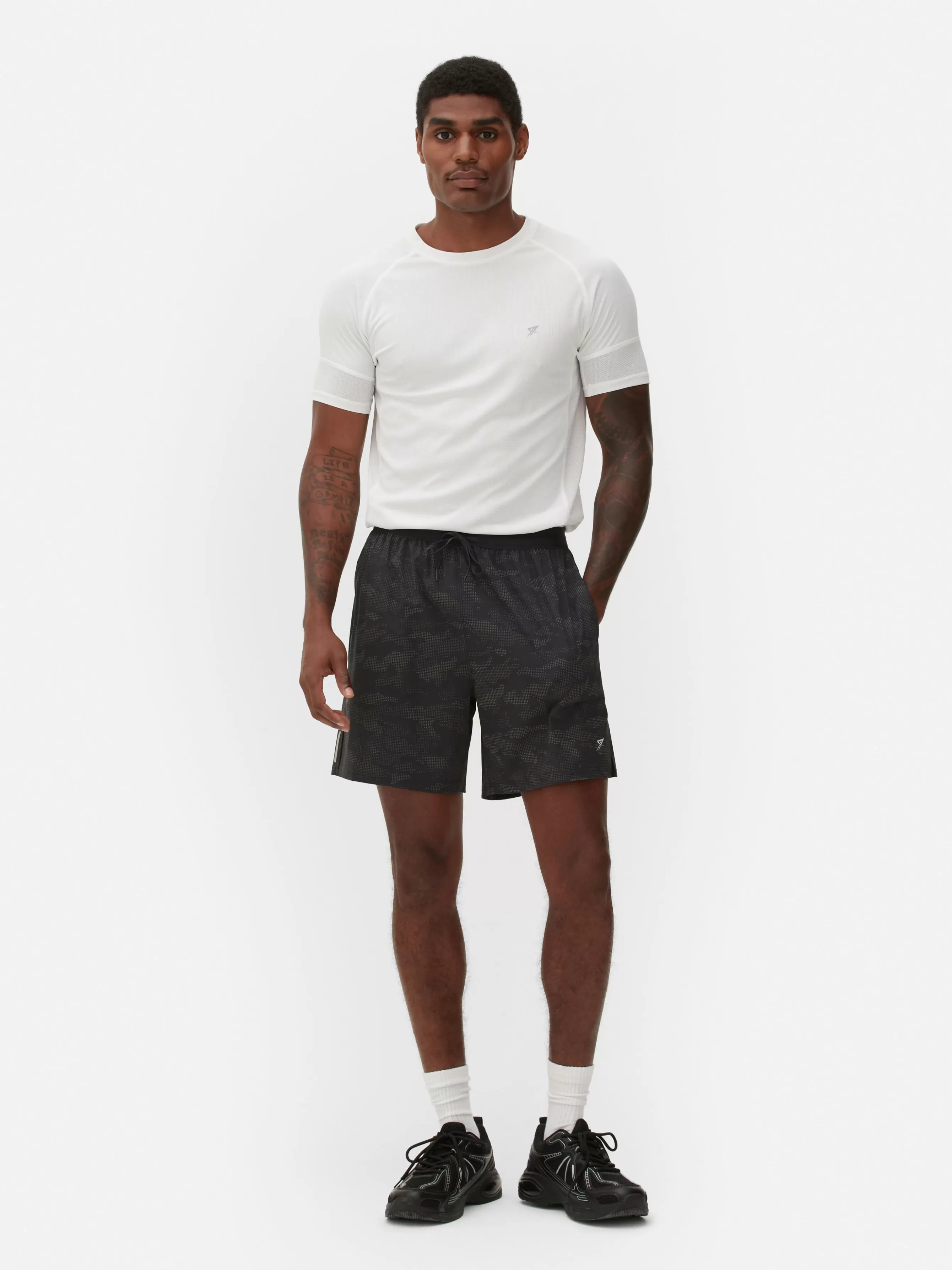 Shop Primark Short De Sport à Motifs Réfléchissants Anthracite