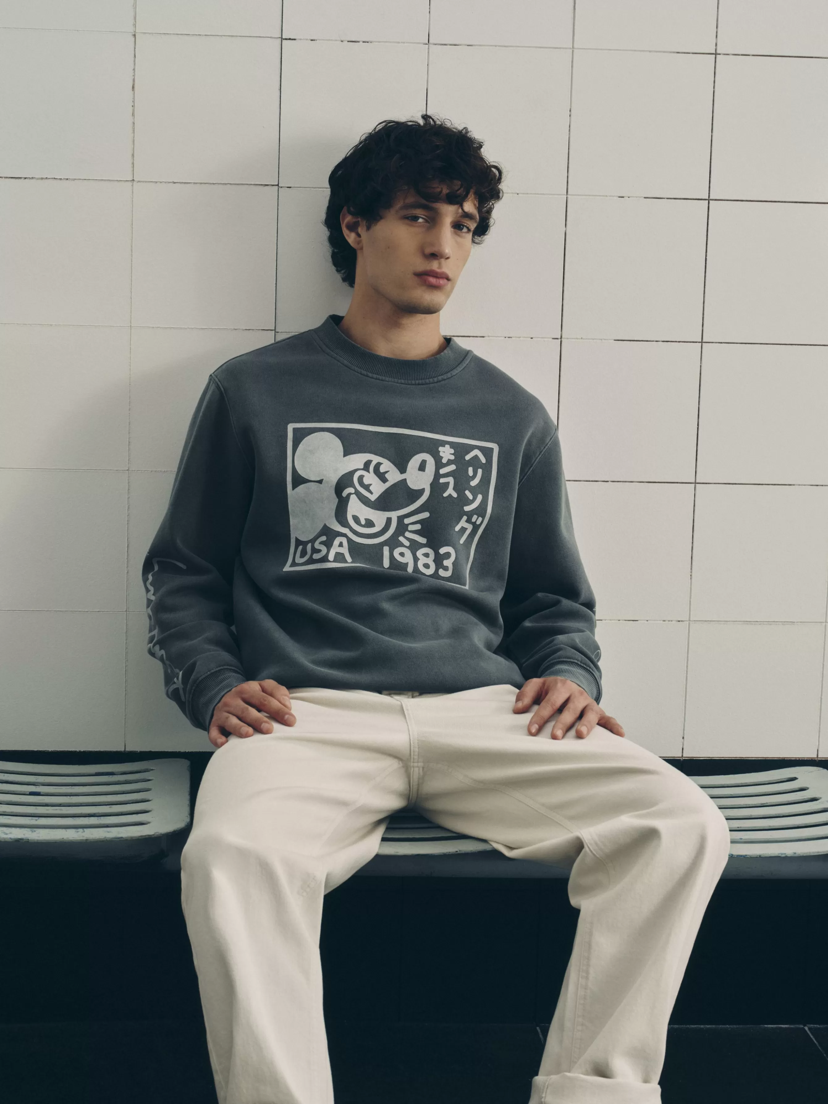 Sale Primark Sweat-shirt Délavé à L'acide Disney Mickey Mouse X Keith Haring Gris