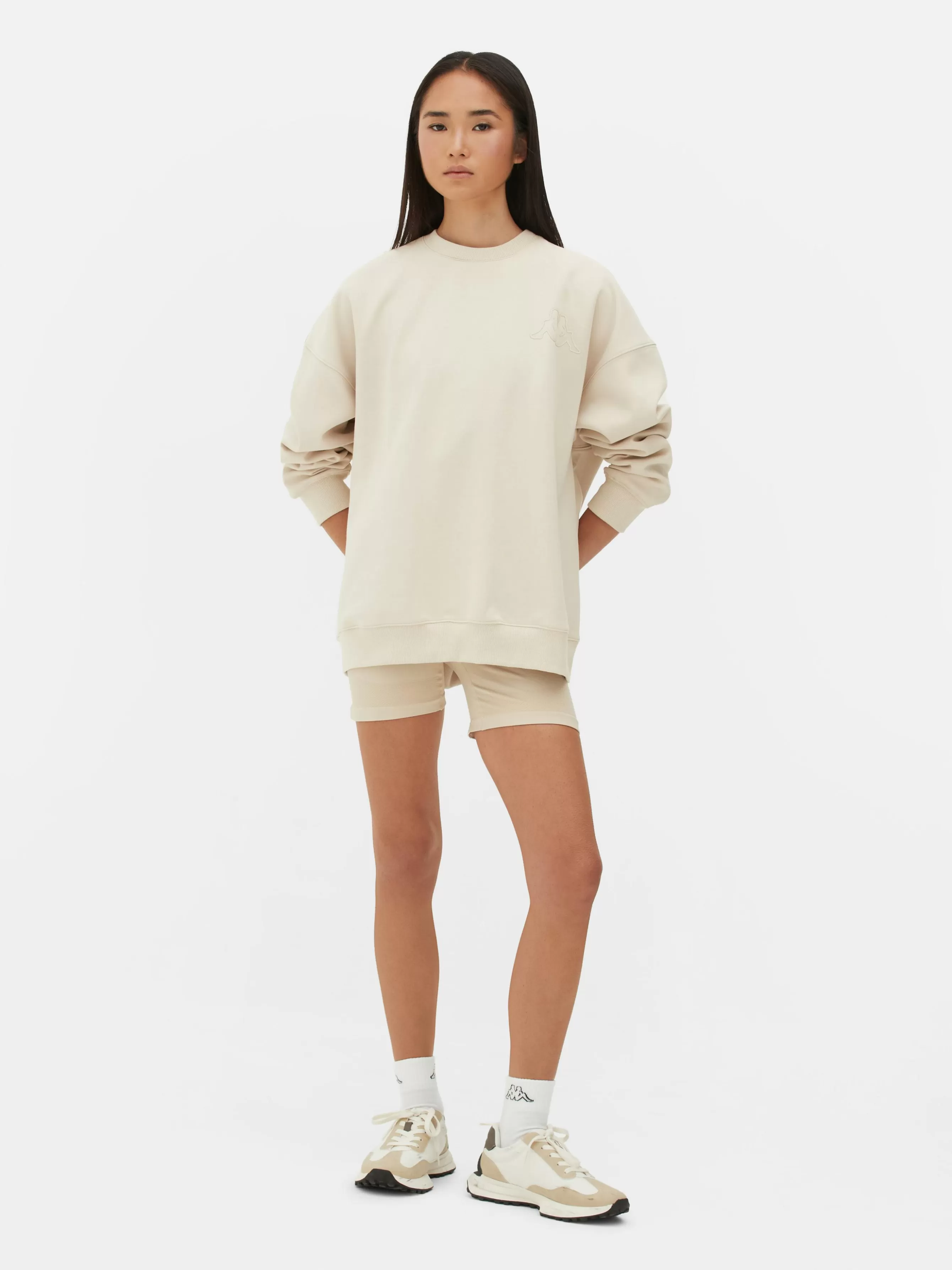 Shop Primark Sweat-shirt Graphique Oversize Kappa X Écru